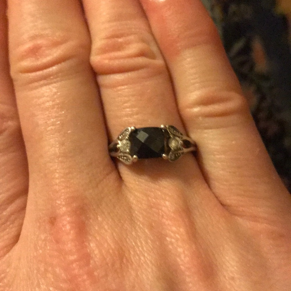 Avon Stamped 9.25 Sterling Silver Size 6 Onyx Ring
